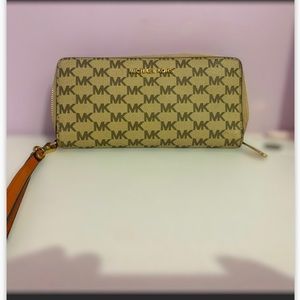 💝Bundle 2 for $100 Michael Kors wristlet, NWOT
